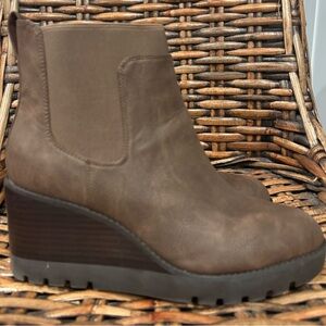 Crown Vintage Marleen Wedge Chelsea Boots Brown Size 9.5 Great condition!